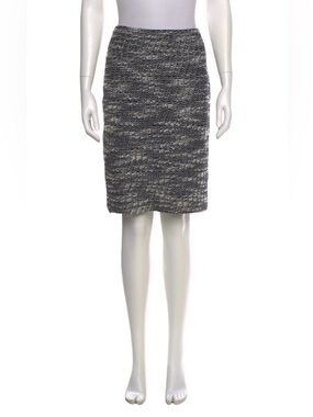 St. John knee length tweed wool skirt w silver metallic threads size 4
